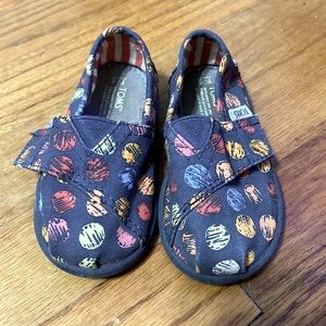 Toms toddler Size 5